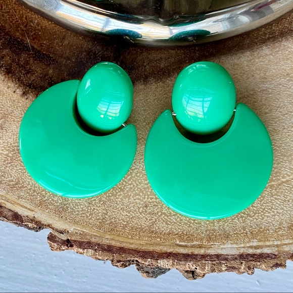 Vintage Style Green Earrings - Picture 1 of 4